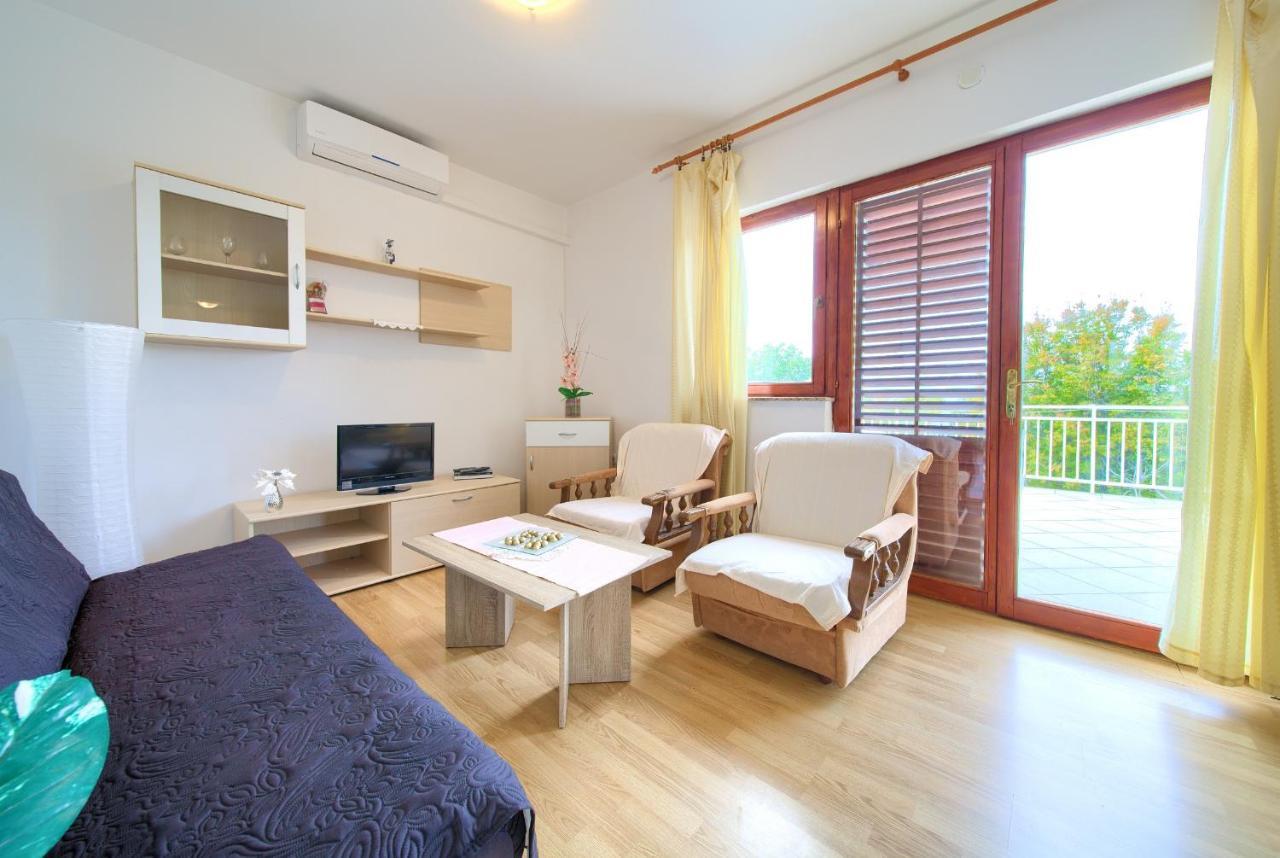 Rasopasno Apartment With Terrace And Private Parking Exterior photo